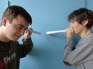 Les tubes en "V" contre un mur